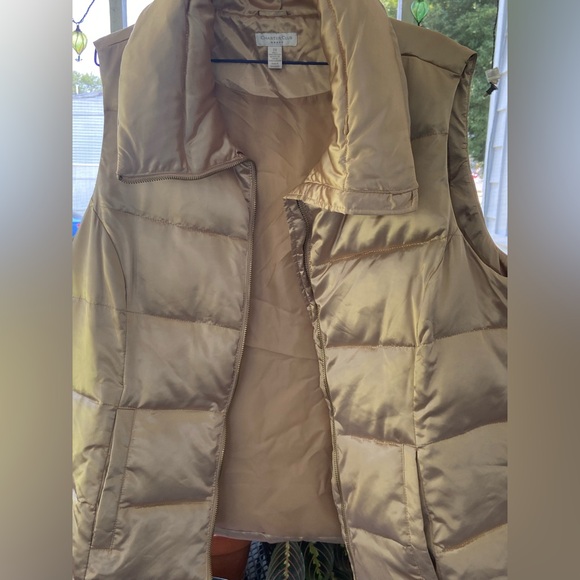 Gold sleeveless puffer vest - Picture 1 of 3